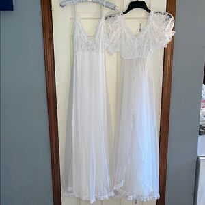 VTG- 60’s-Tosca lingerie of California-M-white-2 piece set-long nightgown& robe.